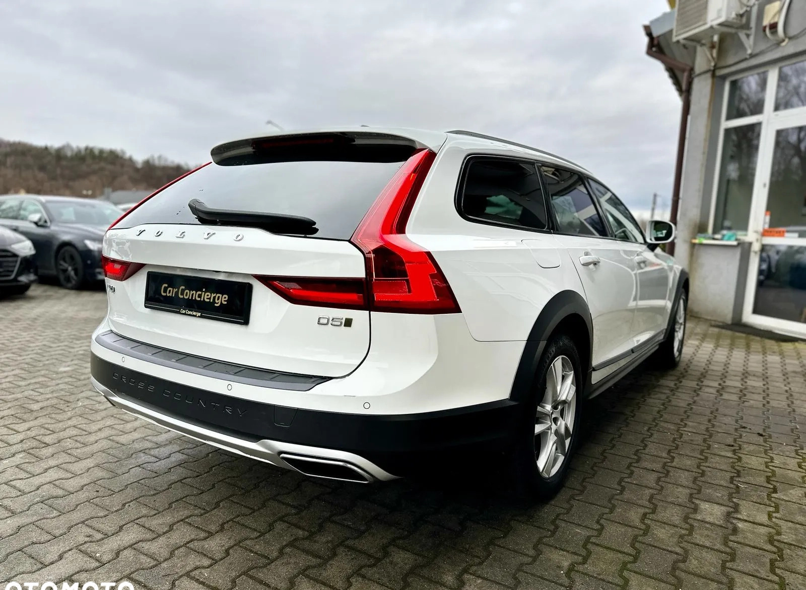 Volvo V90 Cross Country cena 134900 przebieg: 176000, rok produkcji 2019 z Ostroróg małe 742